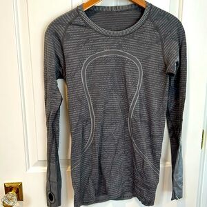 Lululemon Charcoal Grey Stripe Swiftly Long Sleeve Top size 6